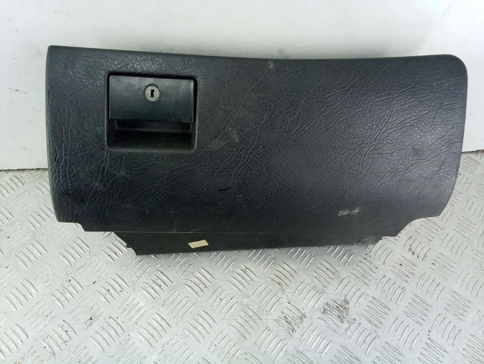 Бардачок Audi A6, 1996 г.