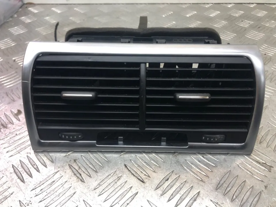 Дефлектор обдува салона Audi Q7, 2007 г.