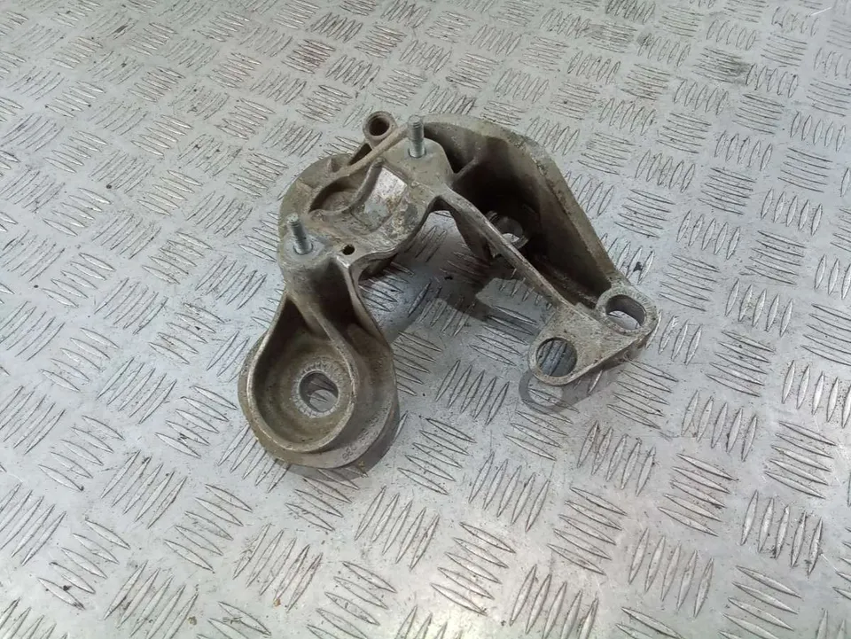 Кронштейн стабилизатора Audi A4, 2006 г.