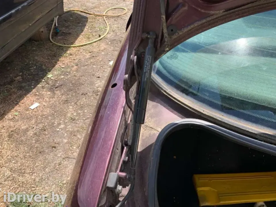 Петля крышки багажника Audi 80, 1991 г.