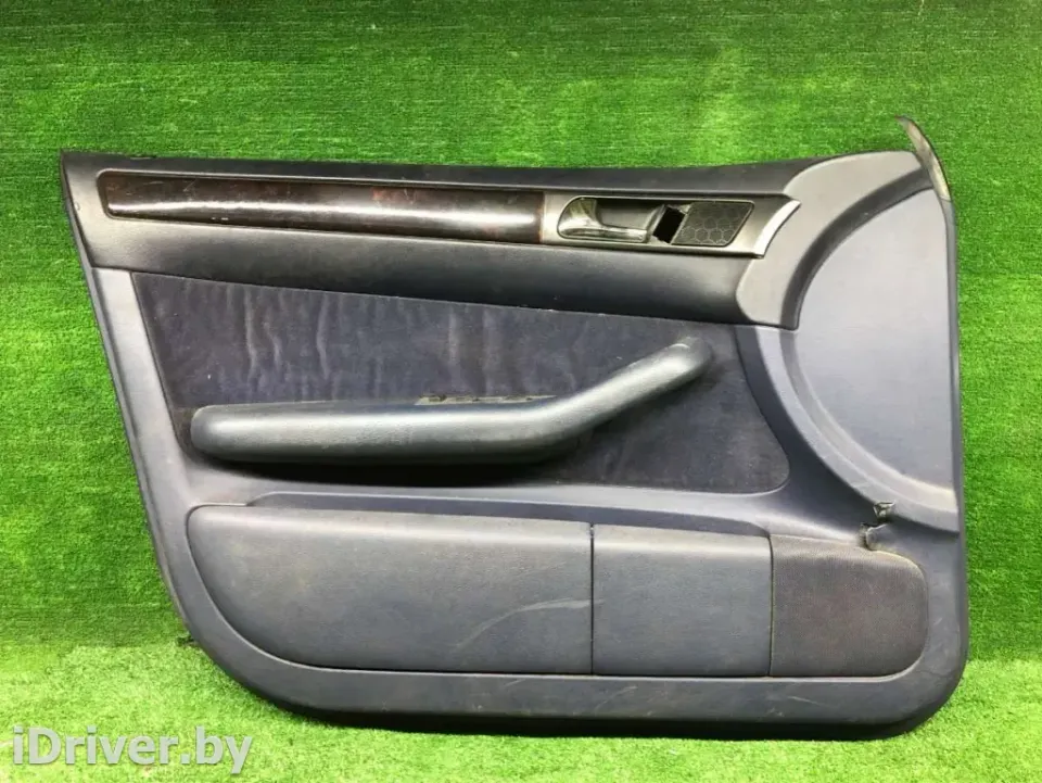 Обшивка двери передней левой (дверная карта) Audi A6, 1997 г.