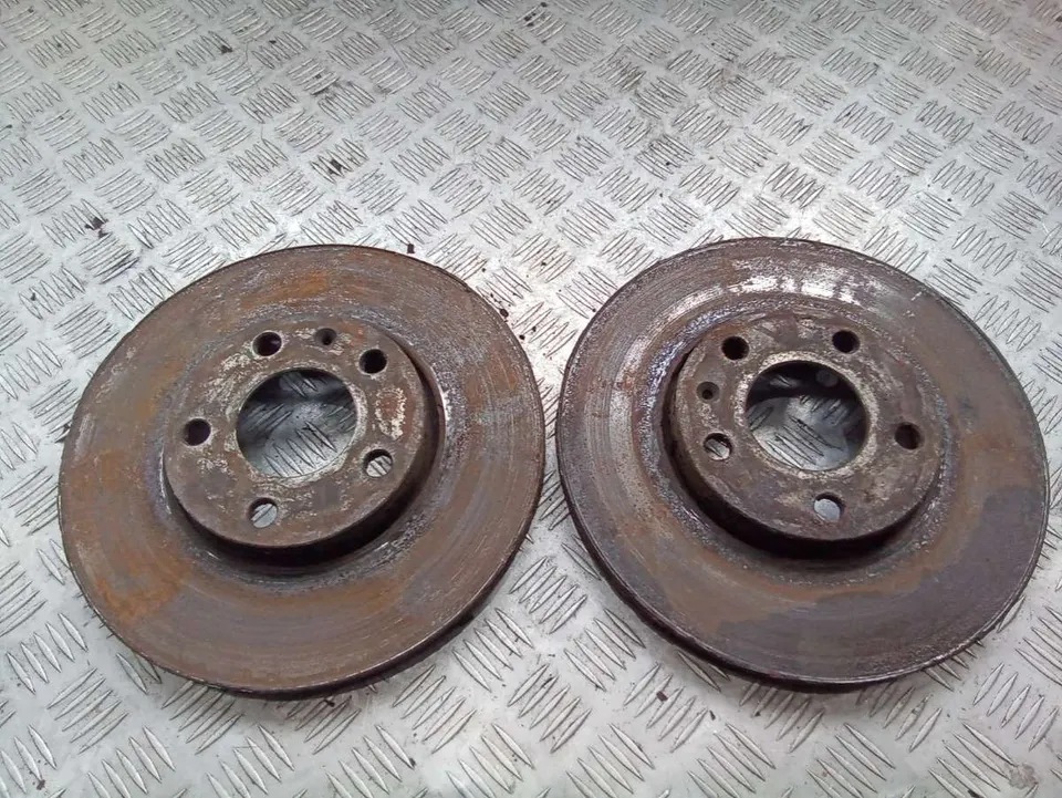 Диск тормозной передний Volkswagen Passat, 2004 г.