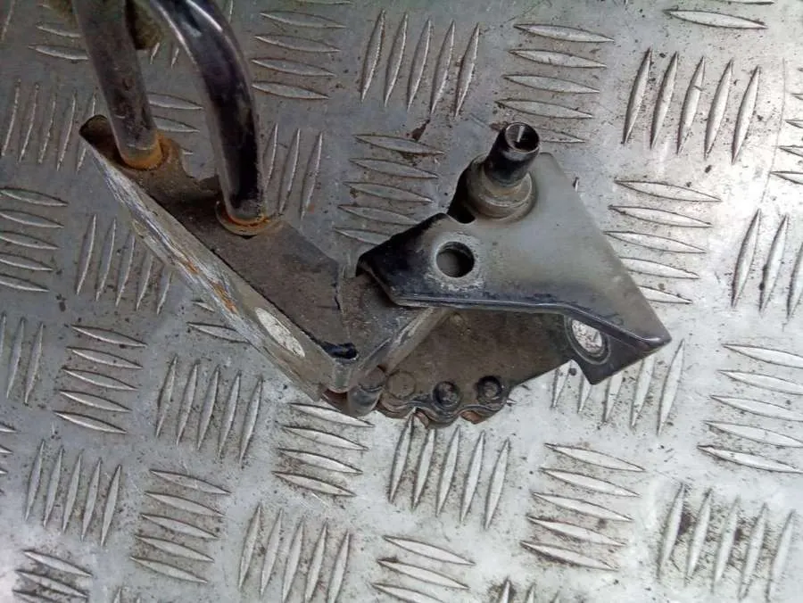 Петля двери передней правой Audi A4, 2002 г.