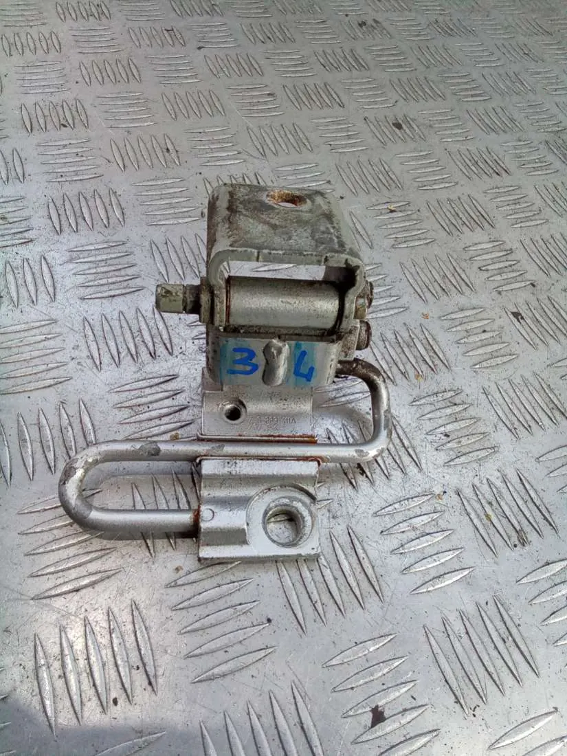 Петля двери задней левой Volkswagen Touareg, 2008 г.