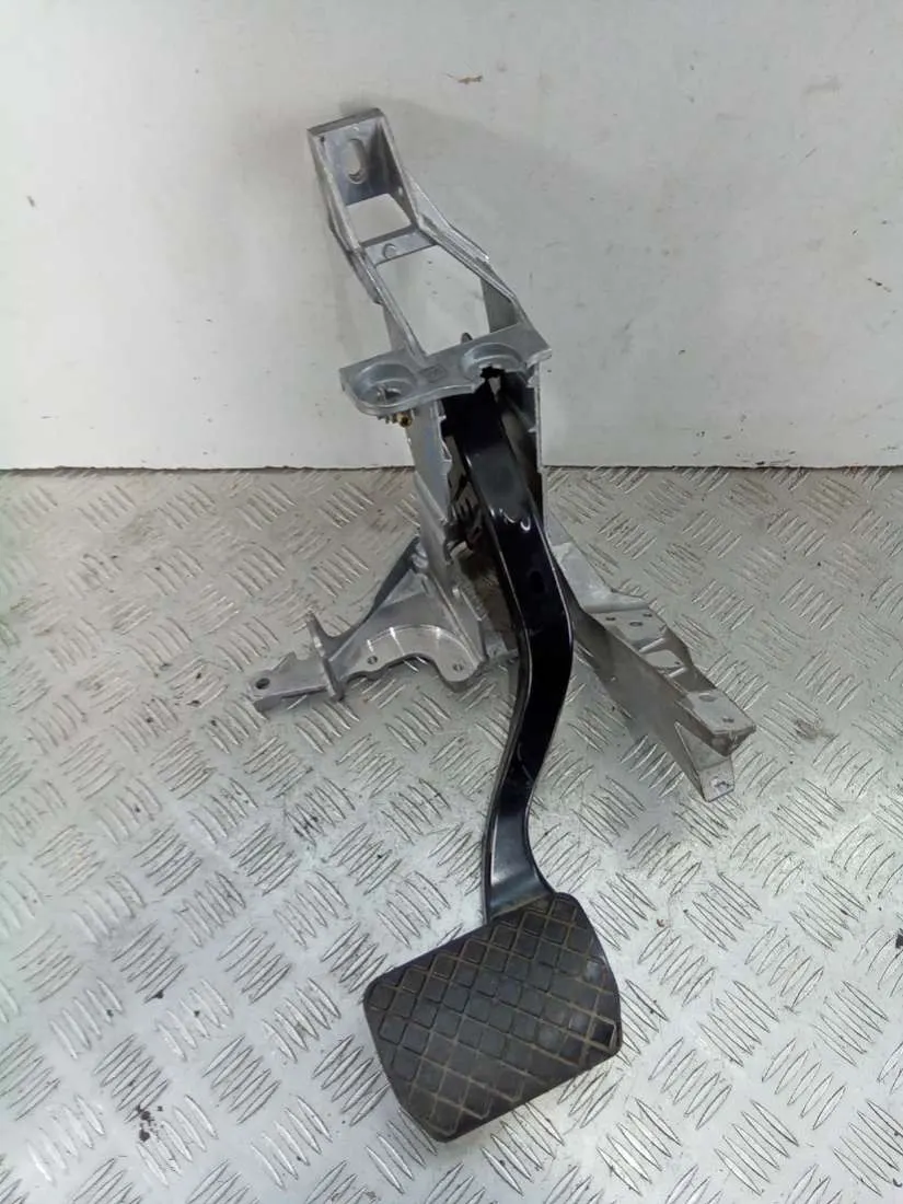 Узел педальный (блок педалей) Volkswagen Passat, 2003 г.