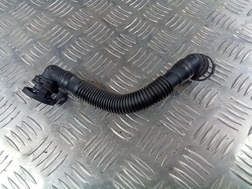 Патрубок вентиляции картера Volkswagen Passat, 2011 г.