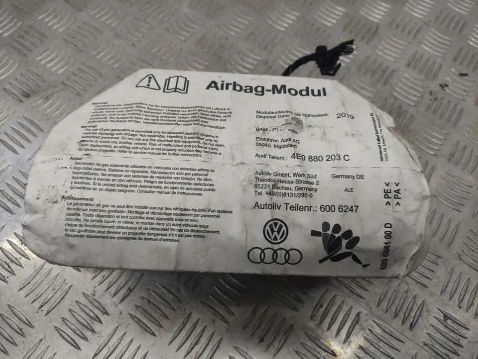 Подушка безопасности пассажира Audi A8, 2005 г.