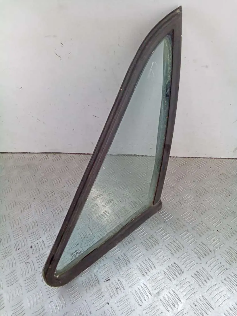 Стекло кузовное боковое правое Volkswagen Passat, 1989 г.