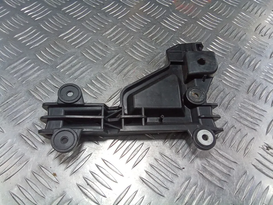 Кронштейн крепления бампера заднего Audi A6, 1995 г.