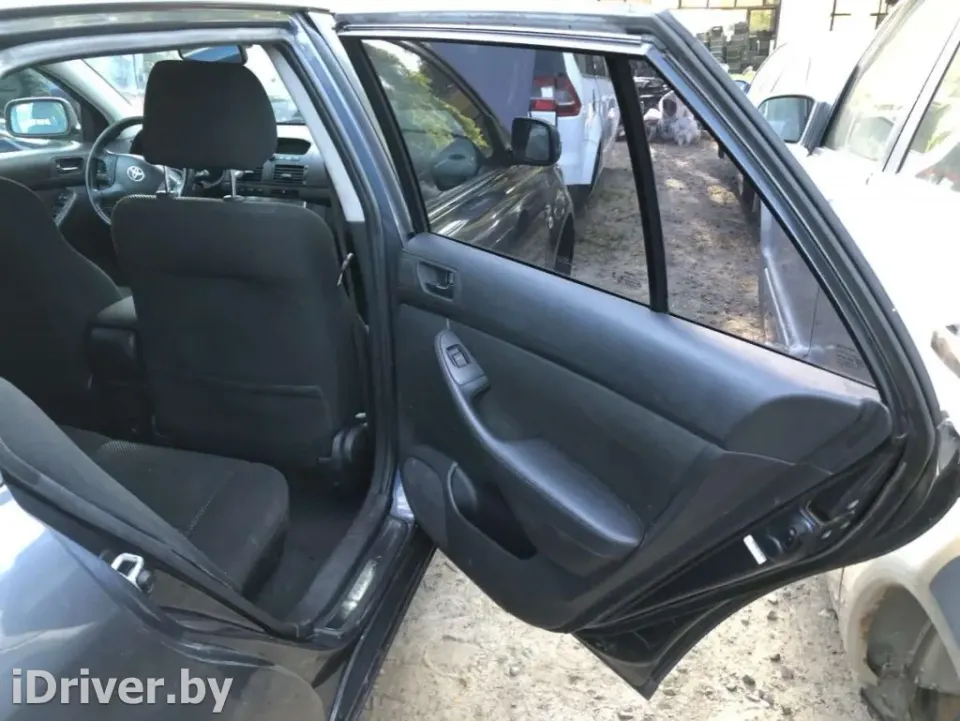 Обшивка двери задней правой (дверная карта) Toyota Avensis, 2005 г.