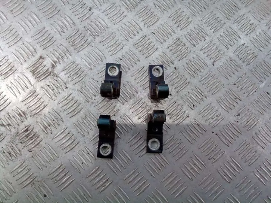 Петля двери Audi A4, 2004 г.