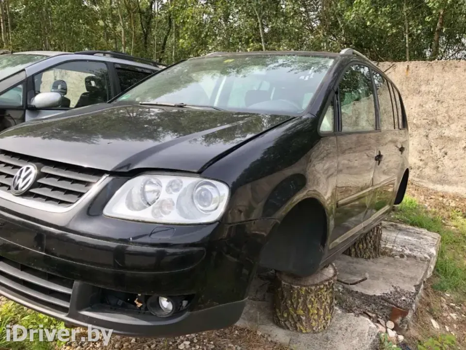 Дверь передняя левая Volkswagen Touran, 2005 г.