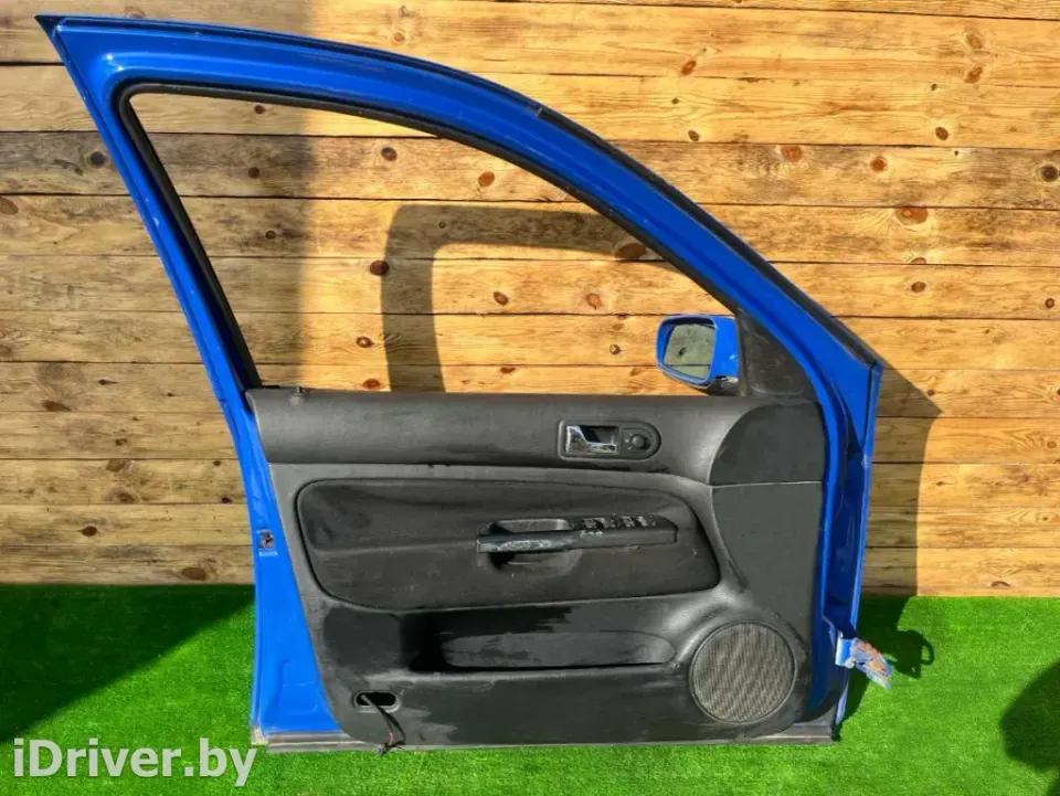 Стекло двери передней левой Volkswagen Golf, 2000 г.