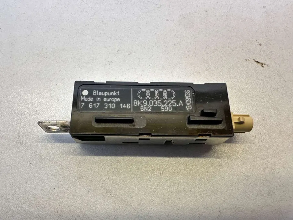 Усилитель антенны Audi A4, 2009 г.