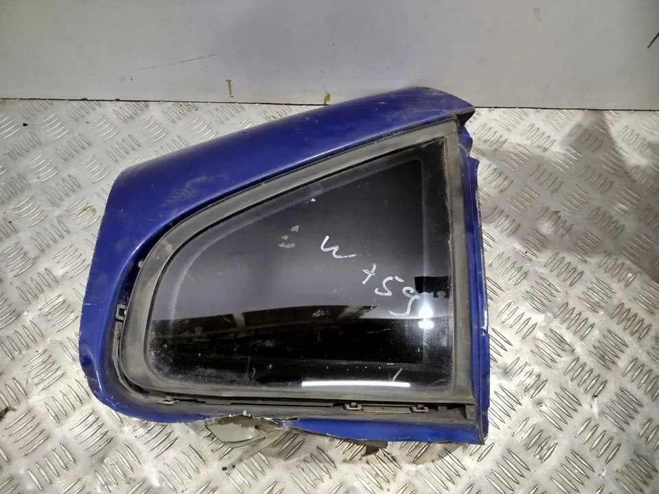 Стекло кузовное боковое правое Volkswagen Passat, 2003 г.