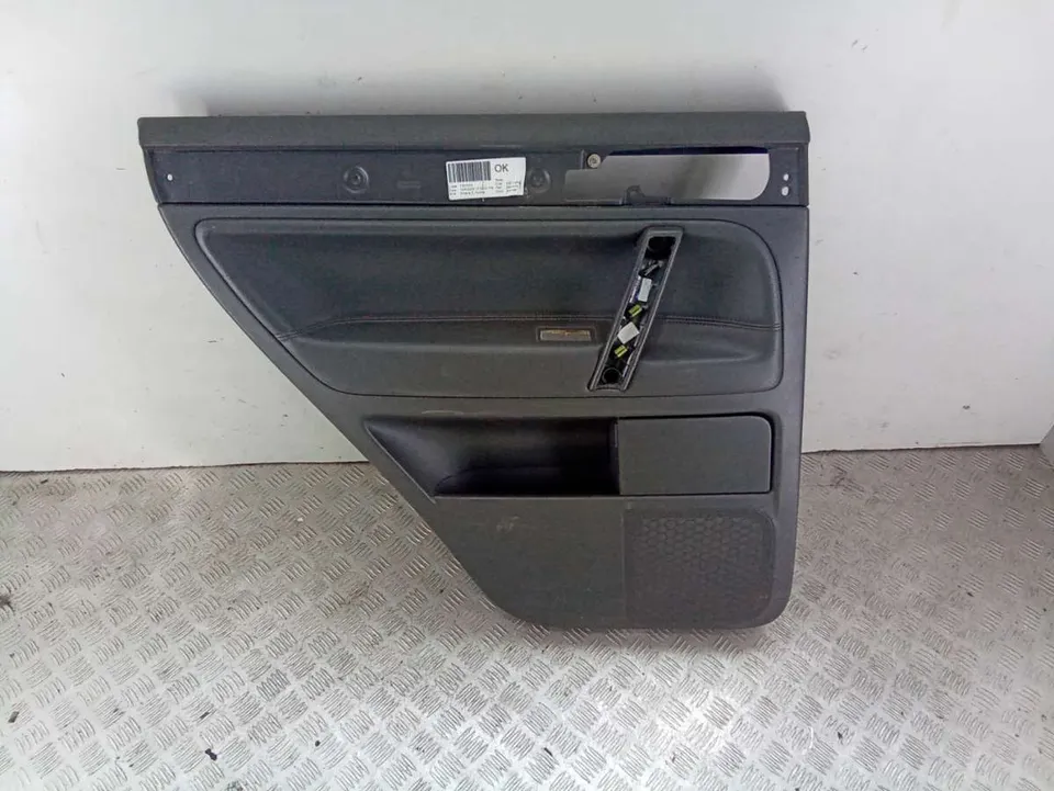 Обшивка двери задней левой (дверная карта) Volkswagen Touareg, 2005 г.