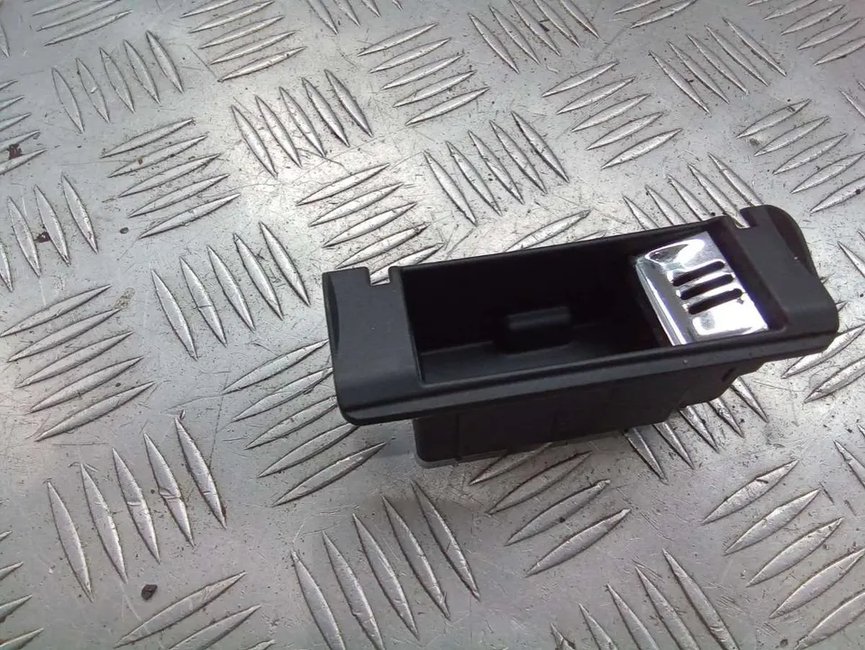 Пепельница Audi A8, 2007 г.