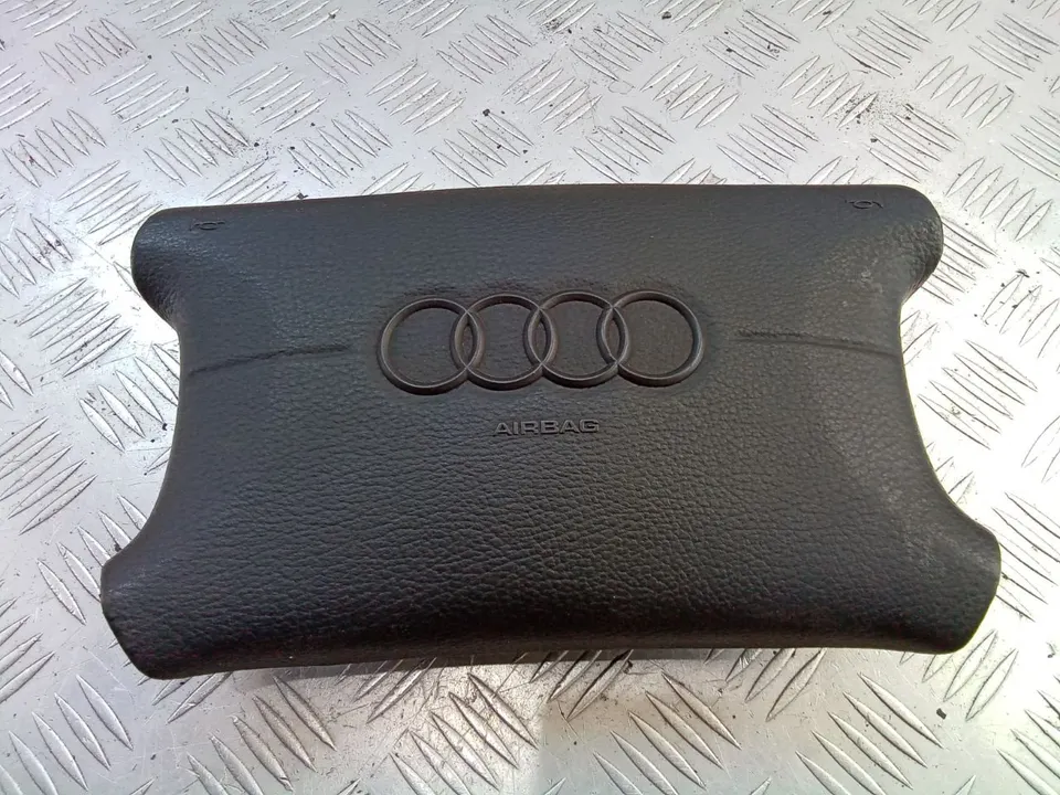 Подушка безопасности водителя Audi A6, 1996 г.