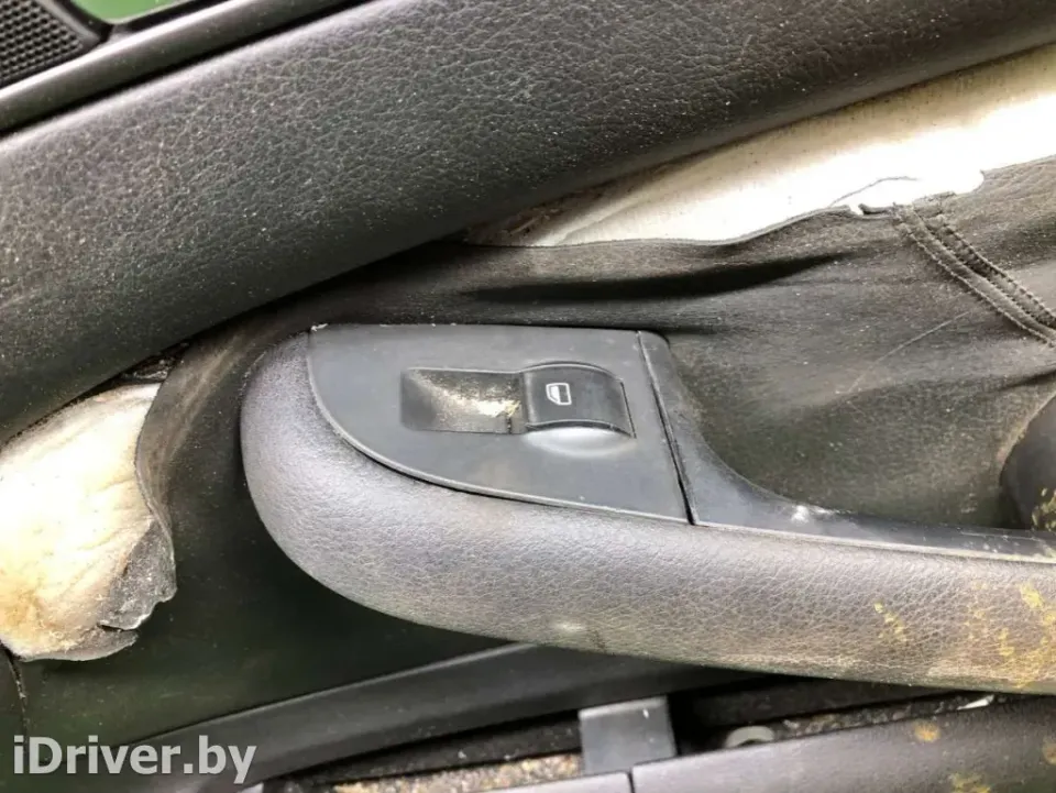 Кнопка стеклоподъемника переднего правого Audi A6, 2004 г.