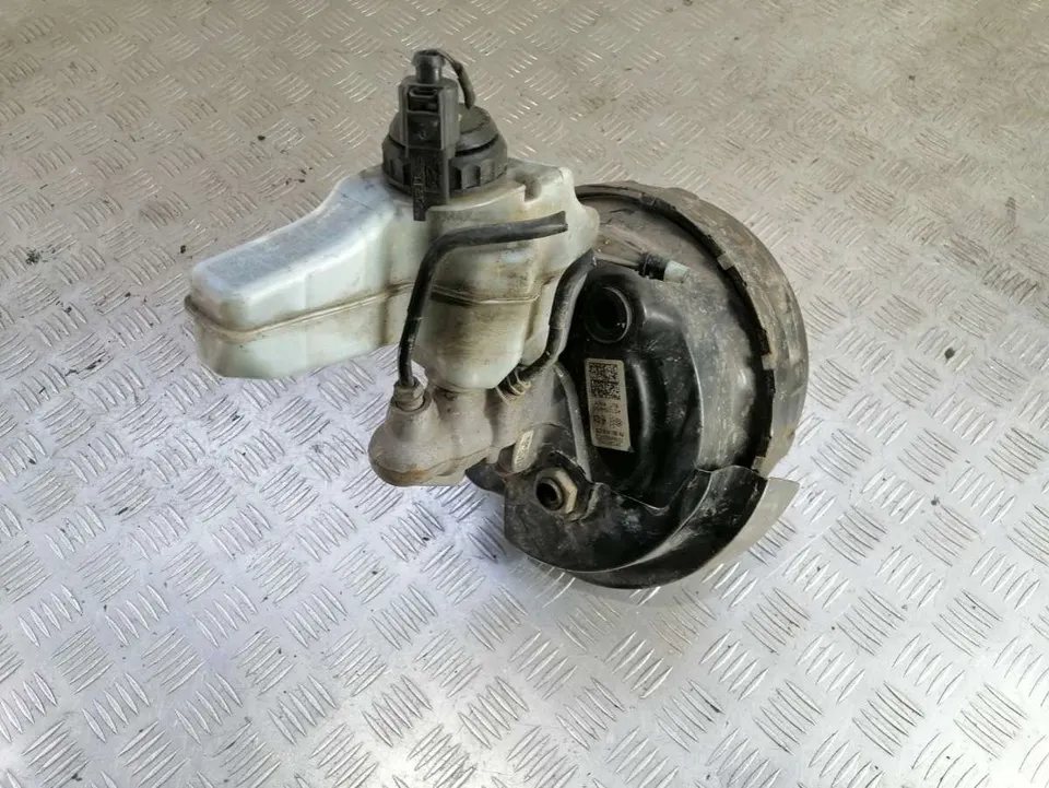Вакуумный усилитель тормозов Volkswagen Passat, 2011 г.