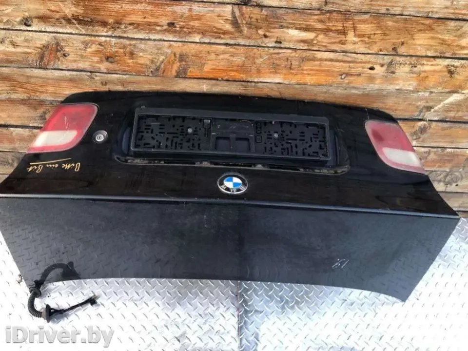Фонарь крышки багажника правый BMW 3 серии, 1990 г.