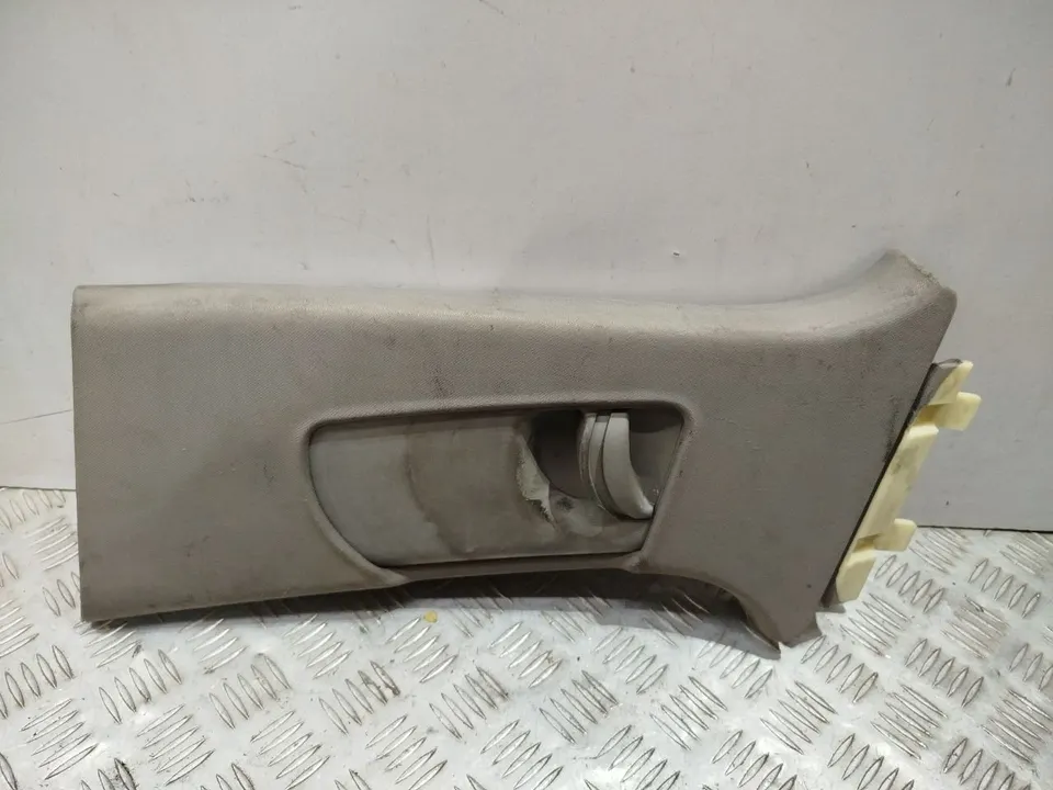 Обшивка стойки центральной левой Audi A4, 2002 г.