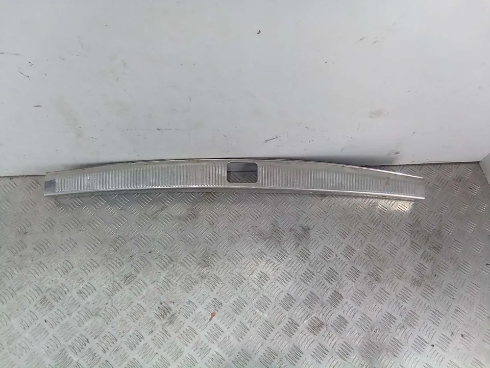 Накладка внутренняя на заднюю панель кузова Audi A6 allroad, 2003 г.