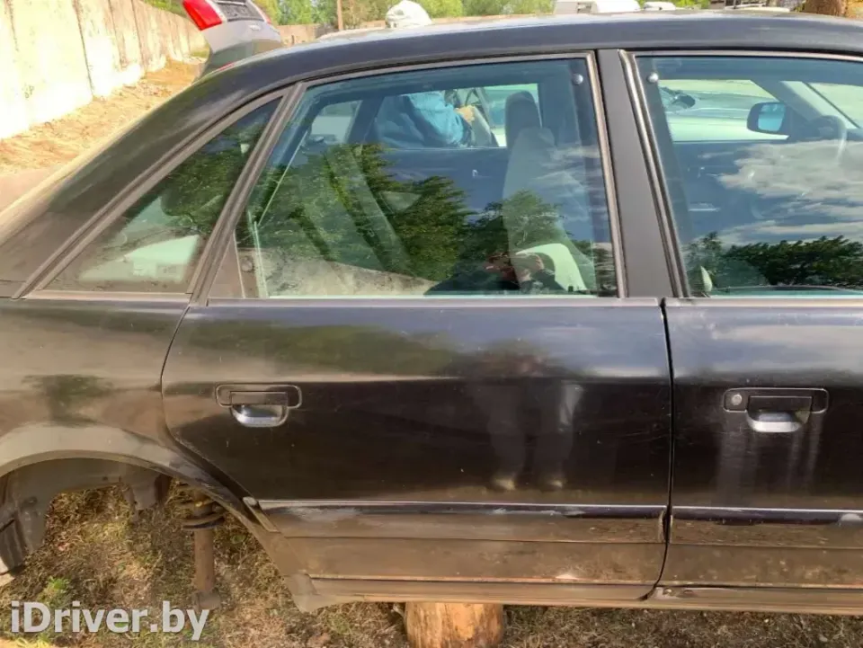 Уплотнитель двери задней правой Audi A6, 1994 г.