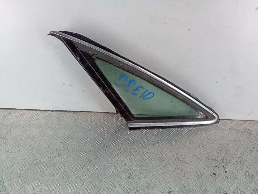 Стекло кузовное боковое левое Audi A6, 1998 г.