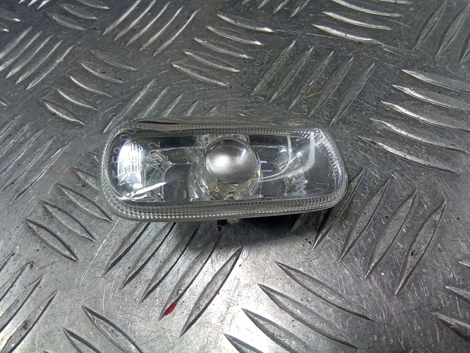 Повторитель передний левый Audi A6, 2001 г.