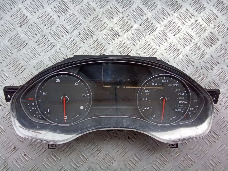 Щиток приборов (приборная панель) Audi A7, 2012 г.