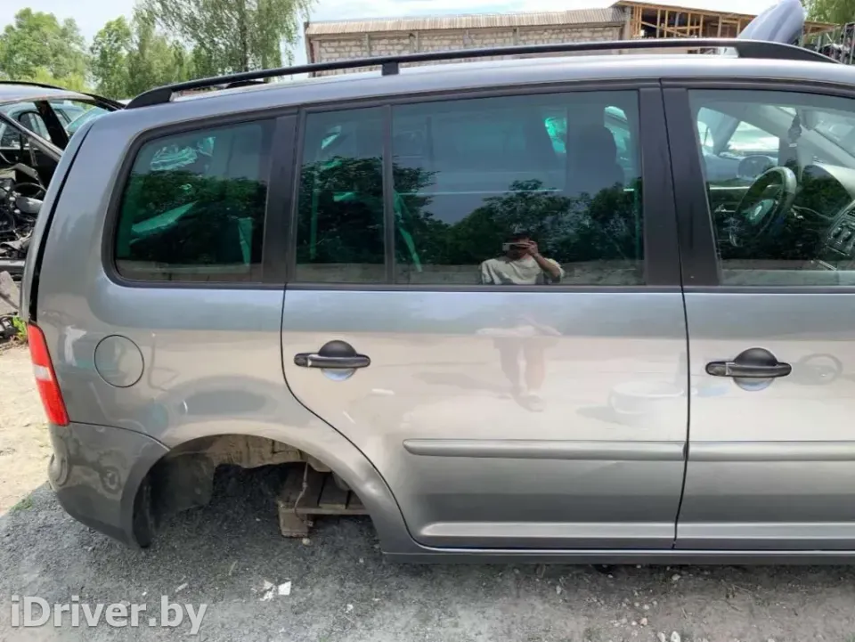 Уплотнитель двери задней правой Volkswagen Touran, 2005 г.