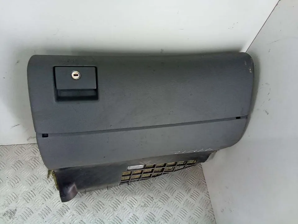 Бардачок Audi A4, 2000 г.