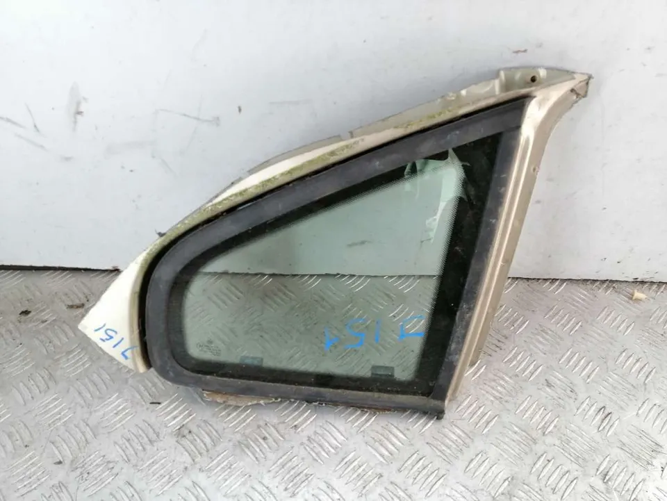 Стекло кузовное боковое правое Volkswagen Passat, 2001 г.