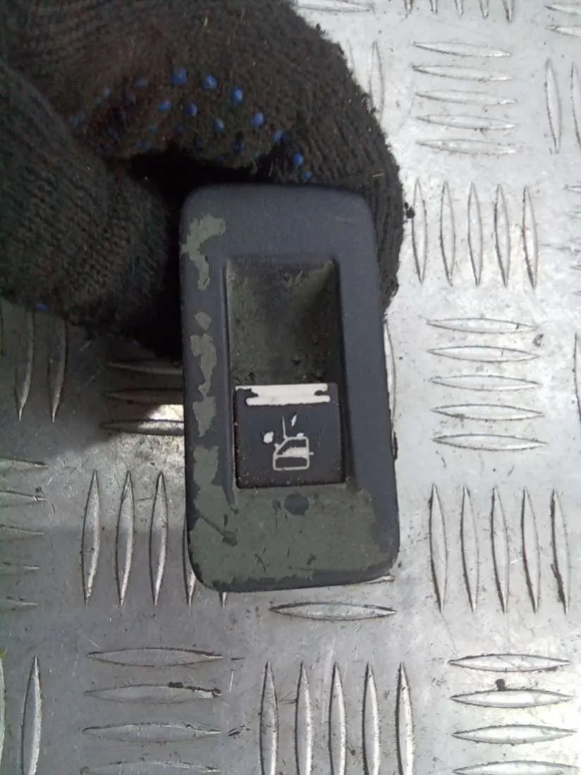 Кнопка стеклоподъемника Volkswagen Touareg, 2003 г.