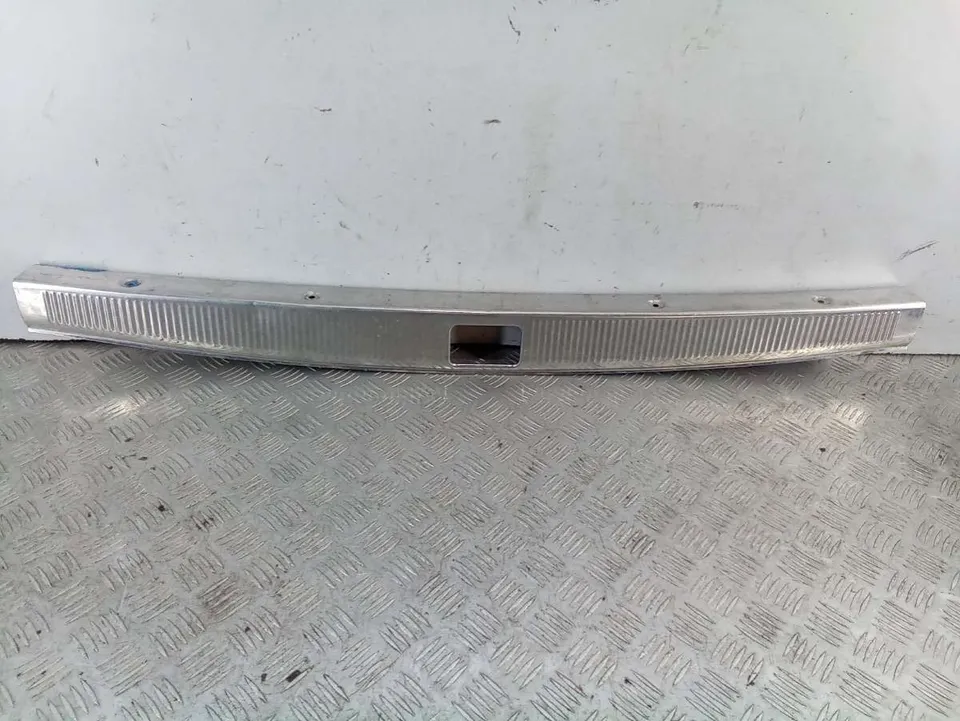 Накладка внутренняя на заднюю панель кузова Audi A6 allroad, 2004 г.