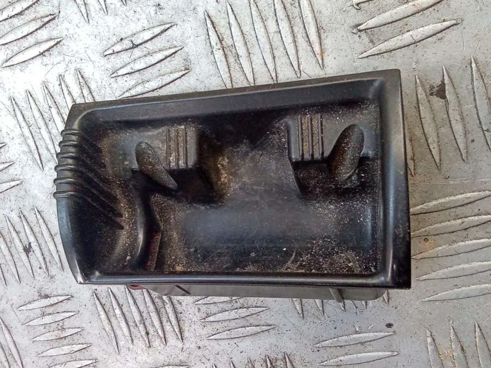 Пепельница Volkswagen Passat, 2003 г.
