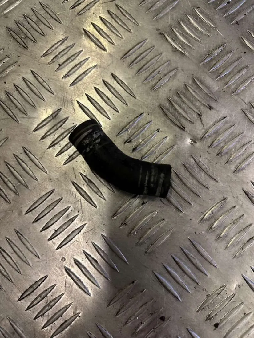Патрубок (трубопровод, шланг) Audi A8, 2005 г.