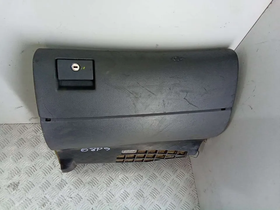 Бардачок Audi A4, 2000 г.