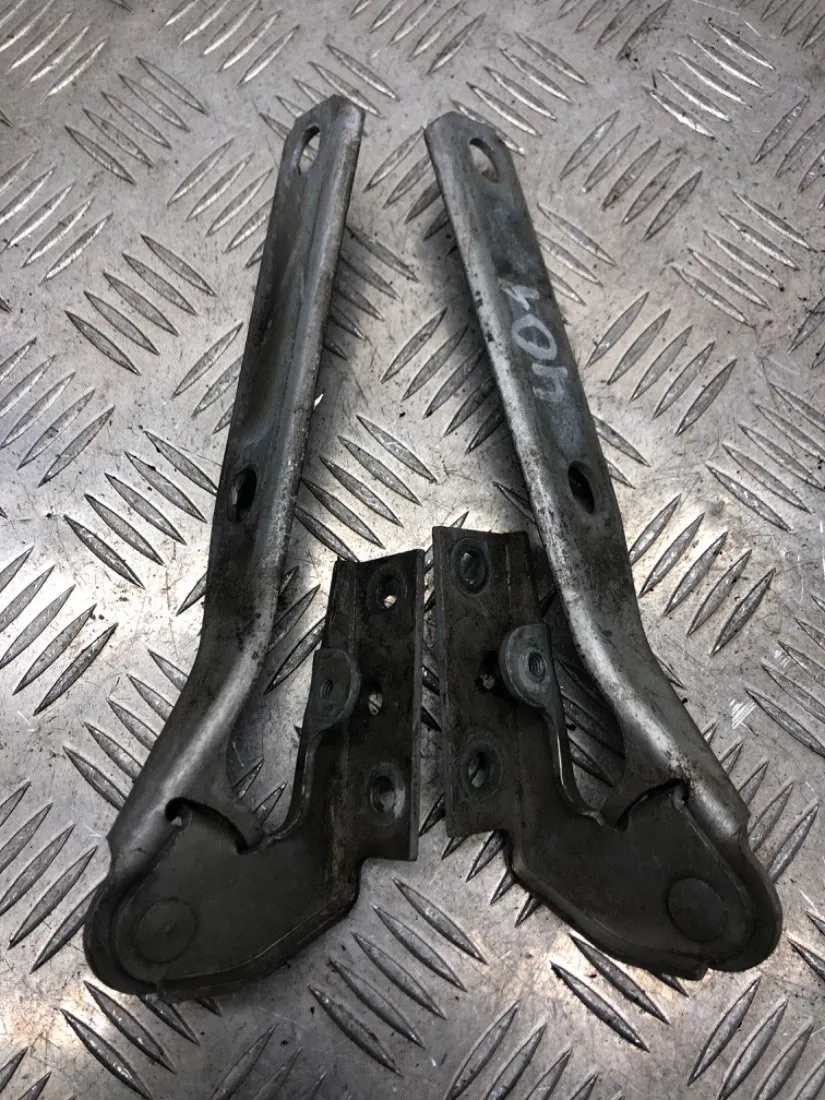 Петля капота Audi A4, 2000 г.