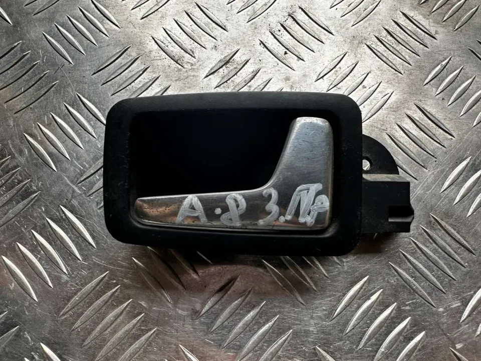 Ручка внутренняя передняя правая Audi A8, 1998 г.
