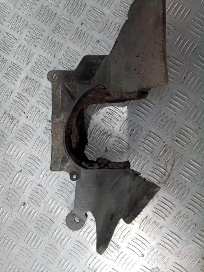 Пыльник Audi A4, 2004 г.