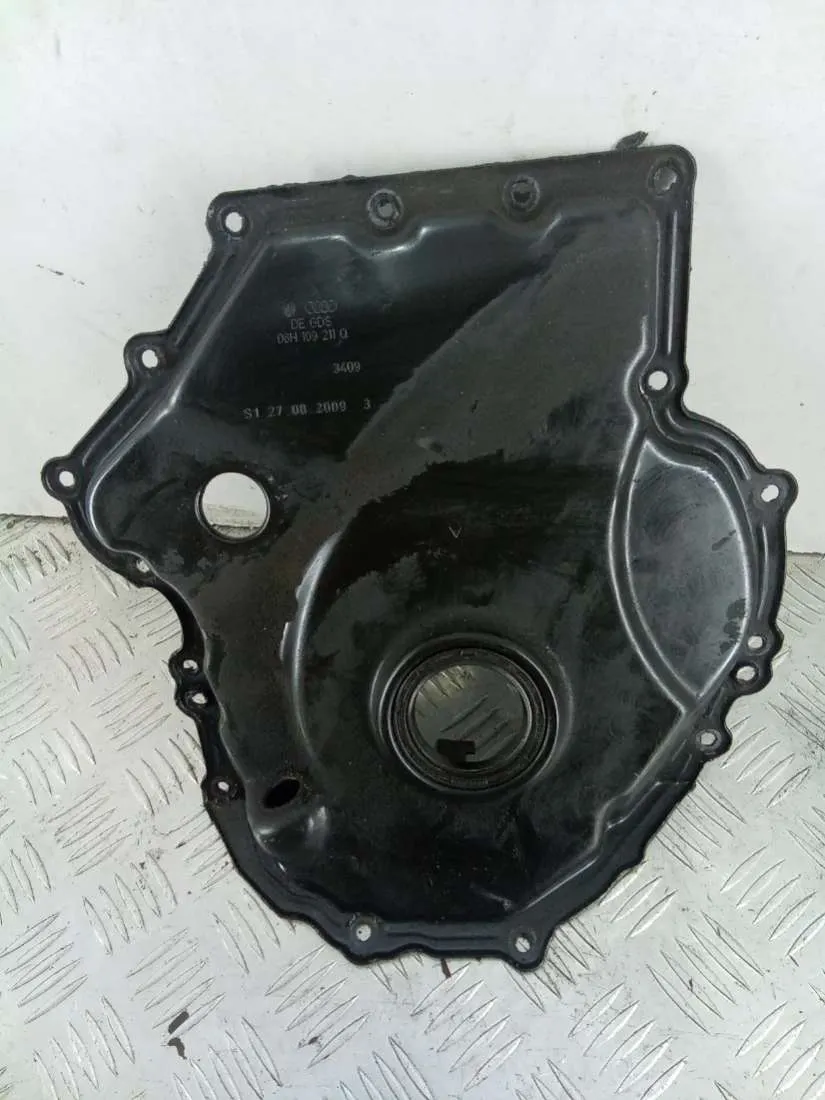 Крышка двигателя передняя Audi A4, 2010 г.