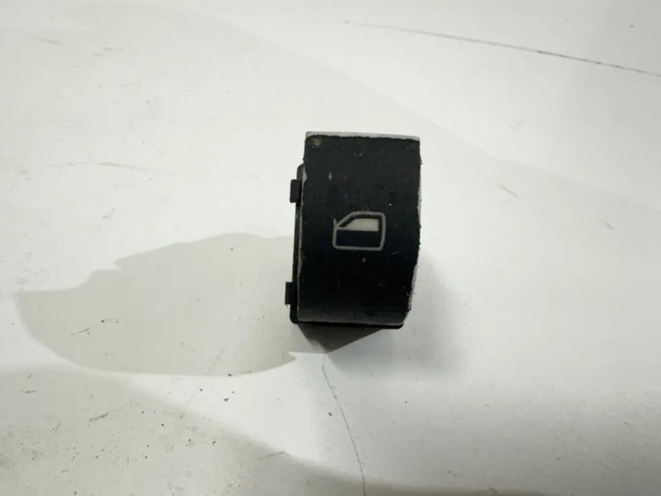 Кнопка стеклоподъемника переднего левого Audi A4, 2004 г.