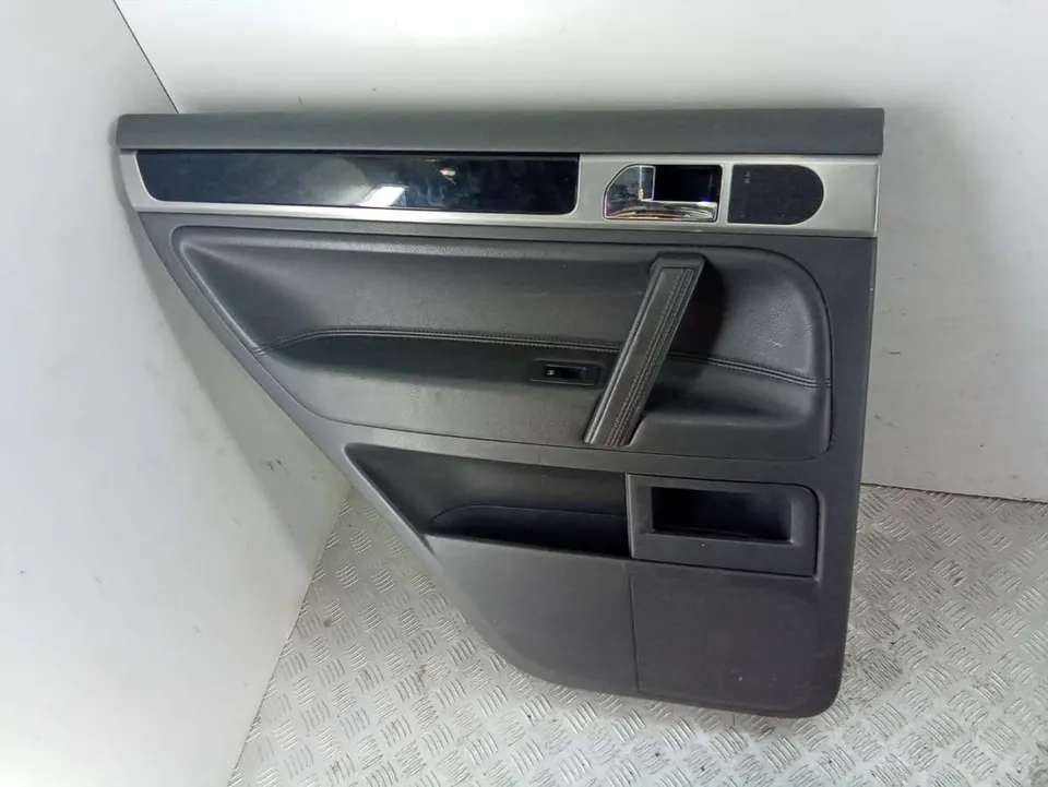 Обшивка двери задней левой (дверная карта) Volkswagen Touareg, 2009 г.