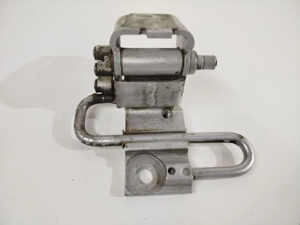 Петля двери передней правой Audi A4, 2001 г.