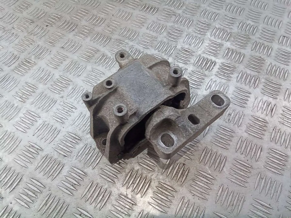 Подушка крепления КПП Volkswagen Passat CC, 2010 г.