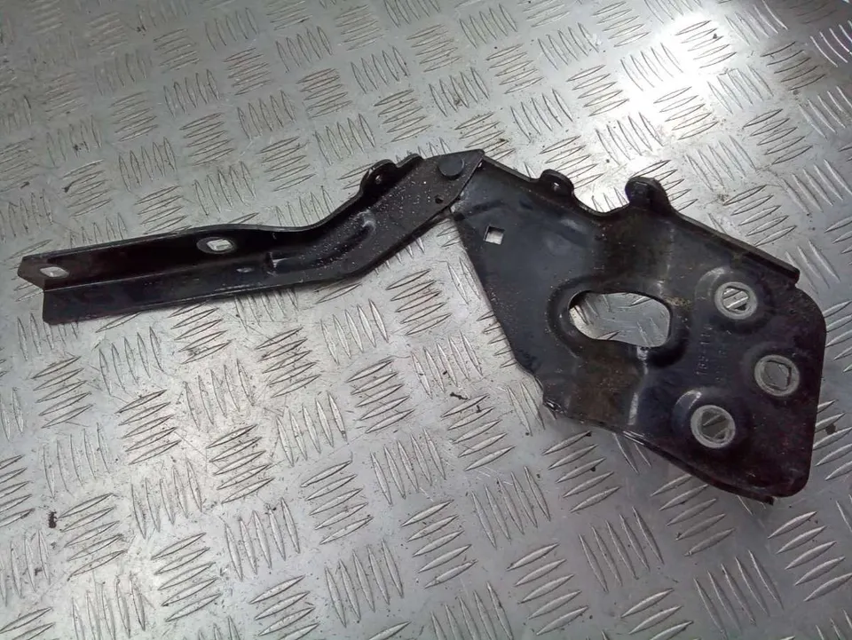 Петля капота правая Volkswagen Touareg, 2011 г.