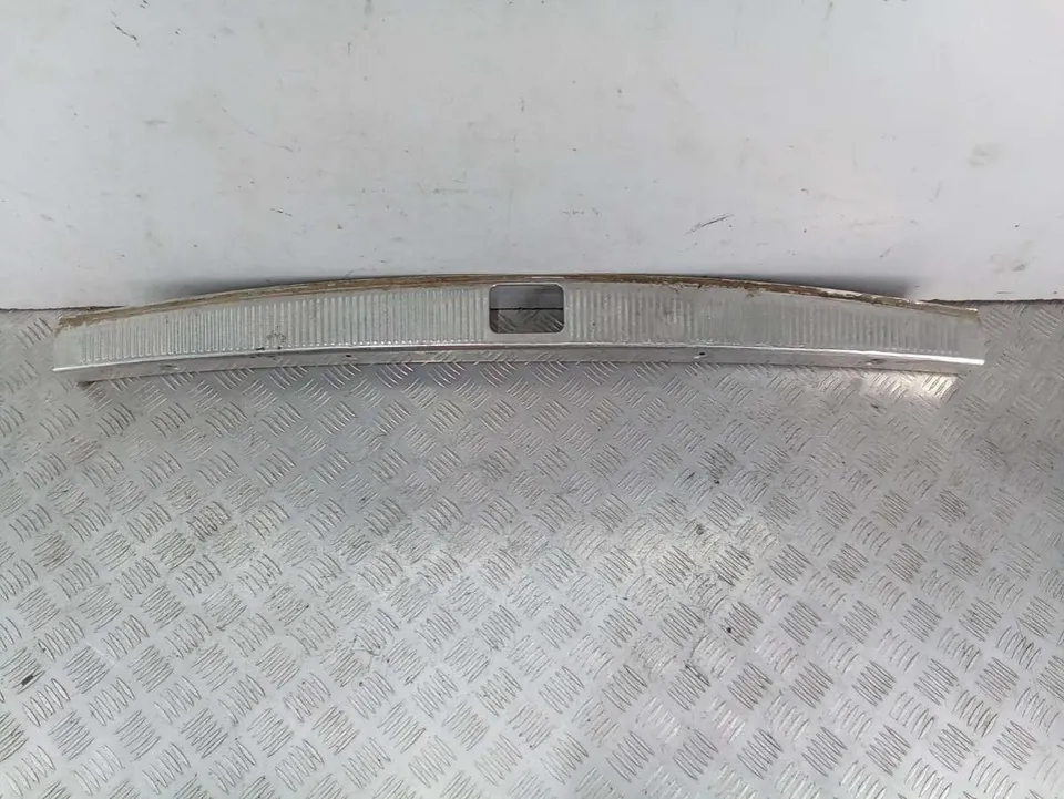 Накладка внутренняя на заднюю панель кузова Audi A6 allroad, 2003 г.