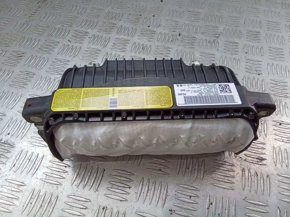 Подушка безопасности пассажира Volkswagen Touareg, 2011 г.